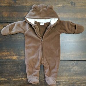 Old Navy brown winter bunting 0-3mo.
